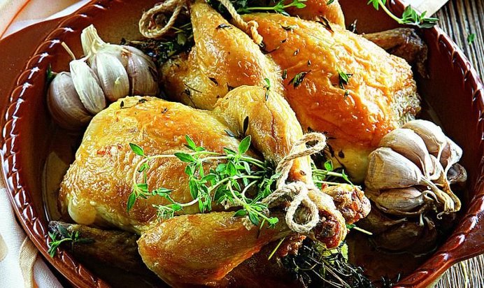 Цыпленок, фаршированный молодым чесноком