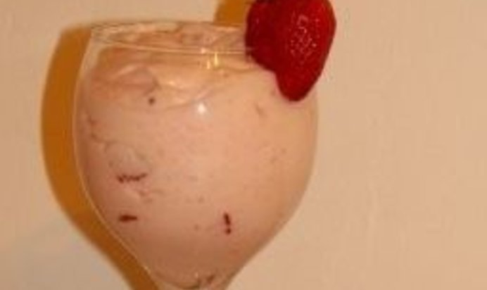 Вкусный крем для торта клубничный