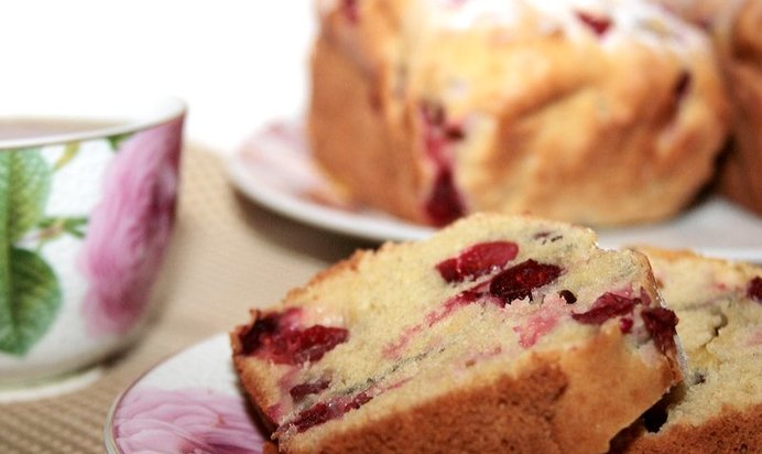 Кекс с клюквой