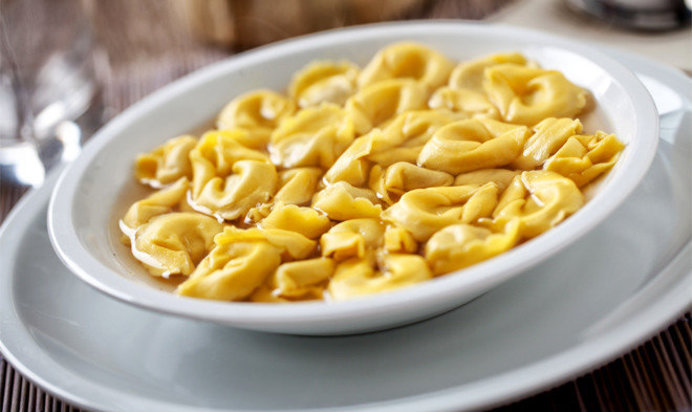 Тортеллини в бульоне