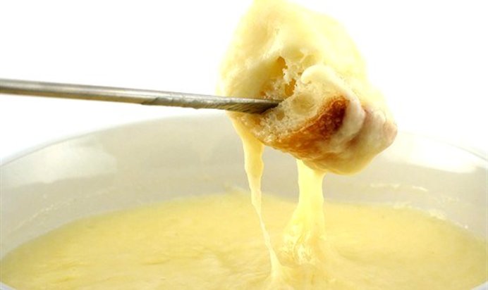 Фондю из грюйера с карамелизованным шалотом