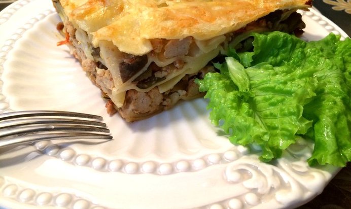 Мясная лазанья с бешамель и болонезе с баклажаном