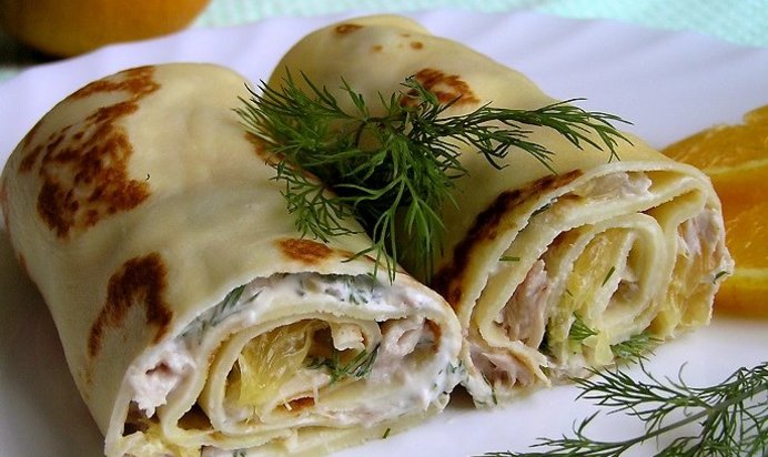 Блинчики с курицей, апельсином и кедровыми орешками