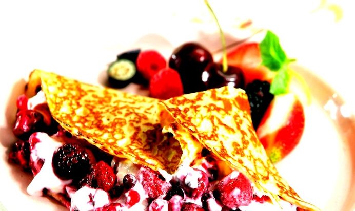 Блины с ягодной начинкой