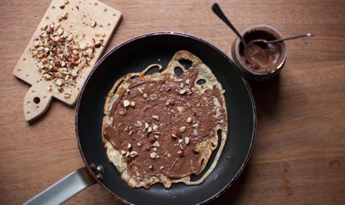 Быстрые блинчики с шоколадной пастой