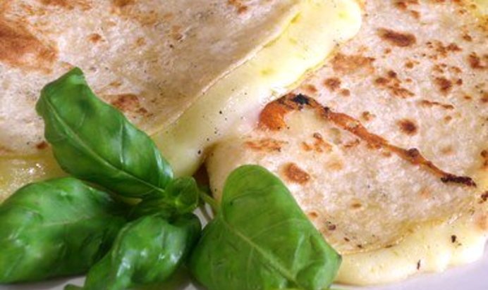 Тортильи с сыром и орегано на гриле