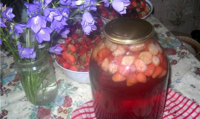 Компот из клубники на зиму