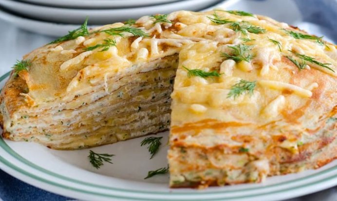 Блинный пирог с курицей и грибами