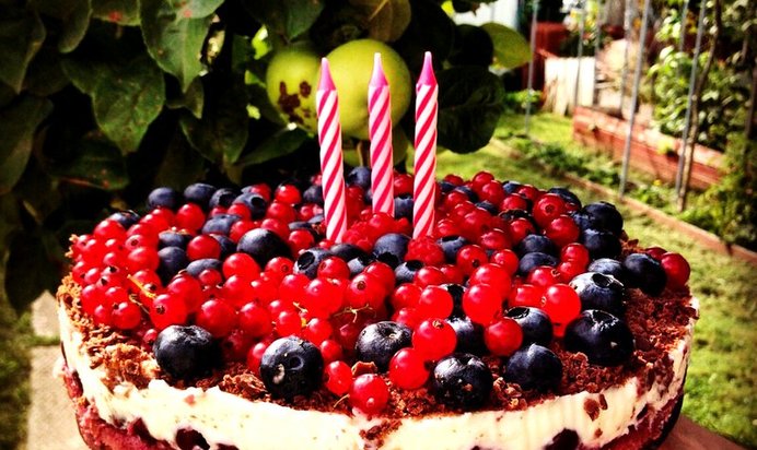 Торт с вишней и кремом из сыра маскарпоне