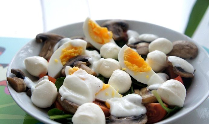 Салат с грибами и моцареллой