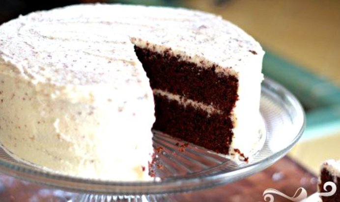 Шоколадный торт со сливочной глазурью