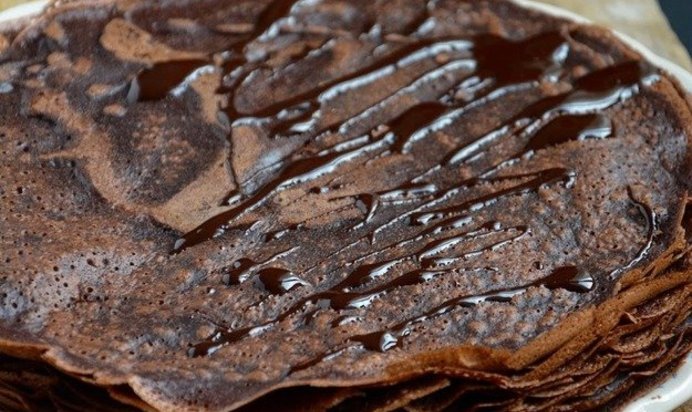 Шоколадные блинчики с соусом