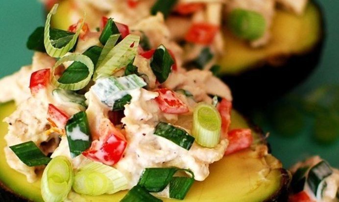 Авокадо с тунцом