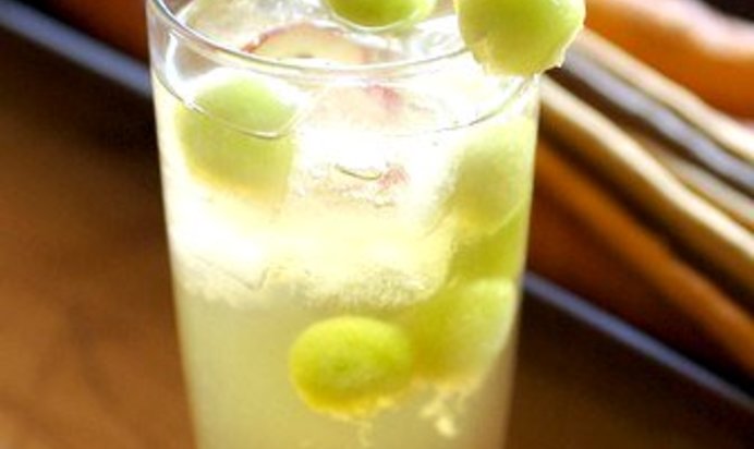 Газированный дынно-ананасовый пунш