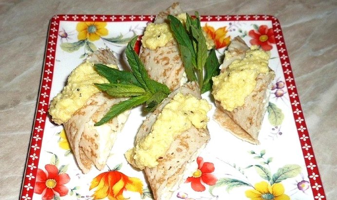 Блинчики закусочные с яичным соусом