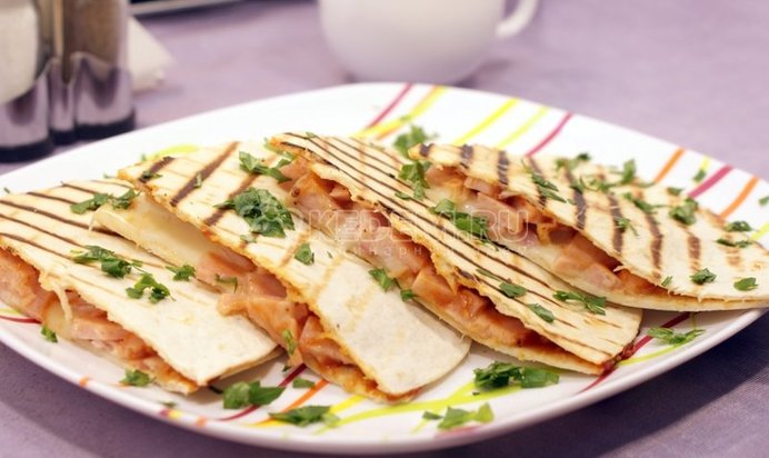 Кесадилья с ветчиной