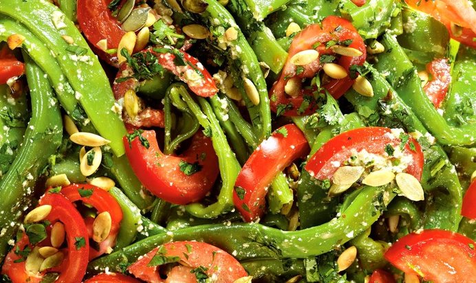 Зеленая фасоль с песто из тыквенных семечек