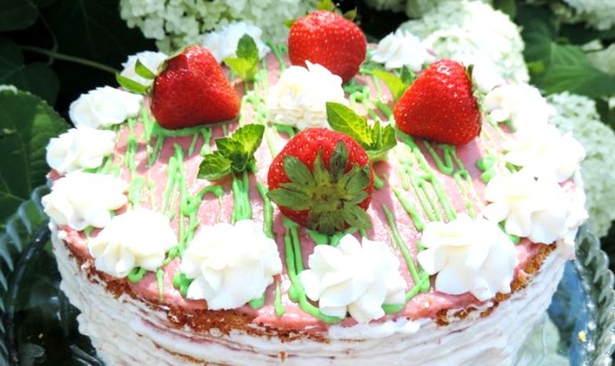 Клубничный торт с заварным кремом