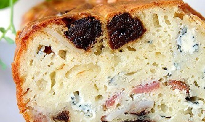 Кекс с голубым сыром и черносливом