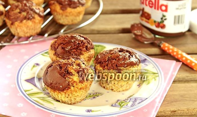 Бананово-овсяные маффины с шоколадной пастой