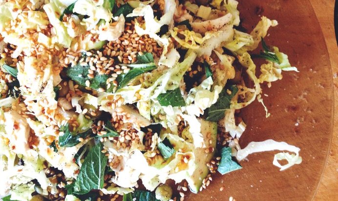 Салат из курицы с мятой