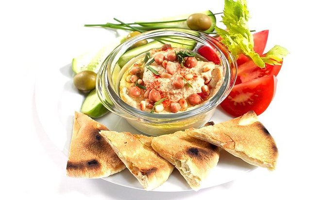 Хумус с кедровыми орехами и кайенским перцем