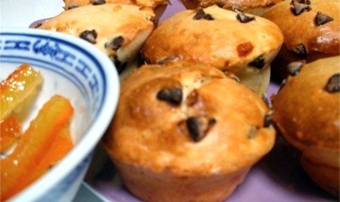 Апельсиновые маффины с шоколадной крошкой