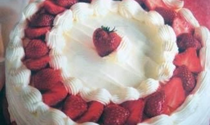 Торт с клубникой и белым муссом