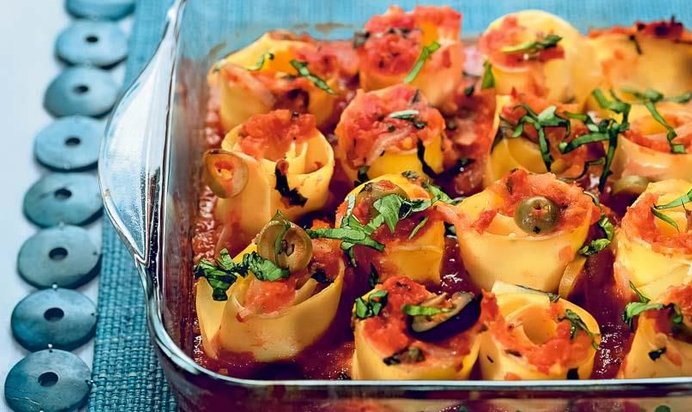 Рулеты из лазаньи с сырной начинкой