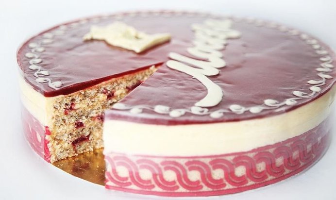 Торт «Миндальный с малиной»