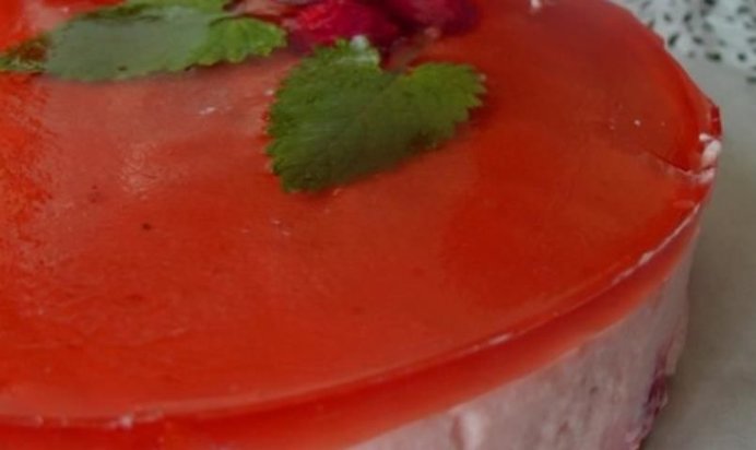 Торт-мусс с клубничным йогуртом