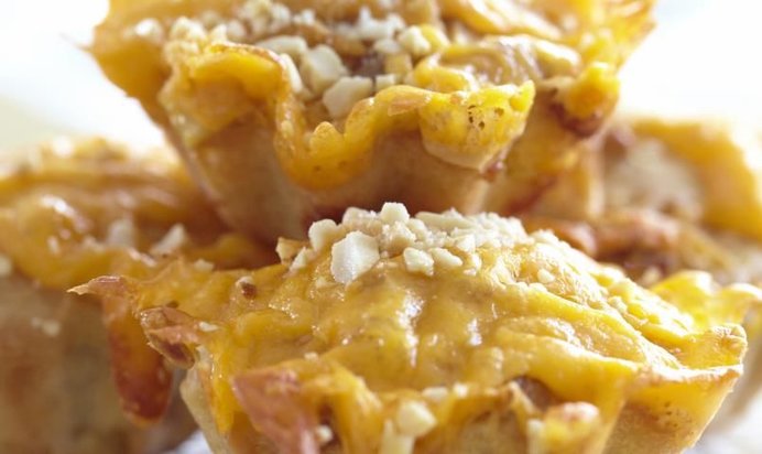 Закусочные маффины с беконом и кукурузой