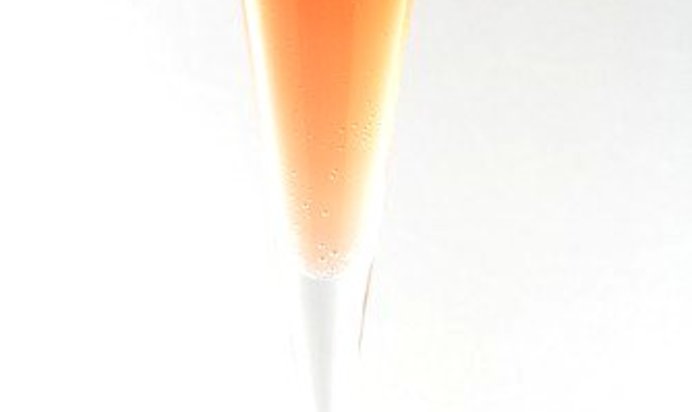Коктейль из шампанского с коньяком