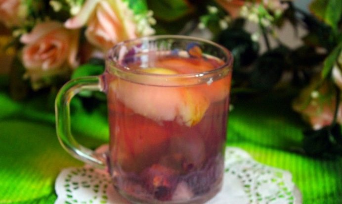 Компот из яблок и черноплодной рябины