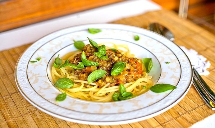 Спагетти болоньезе с соевым фаршем