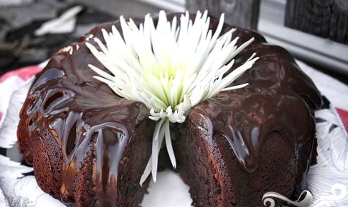 Шоколадный кекс со сливочной глазурью