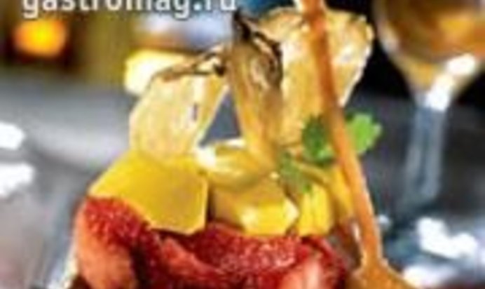 Тартар из клубники с имбирной панакоттой