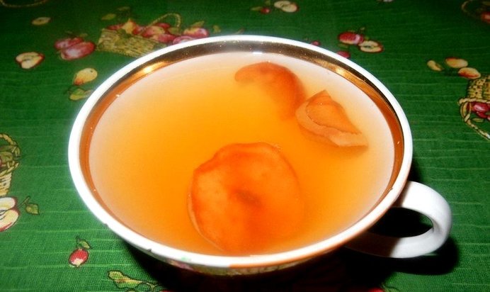 Компот из сушеных яблок с курагой и абрикосовым вареньем