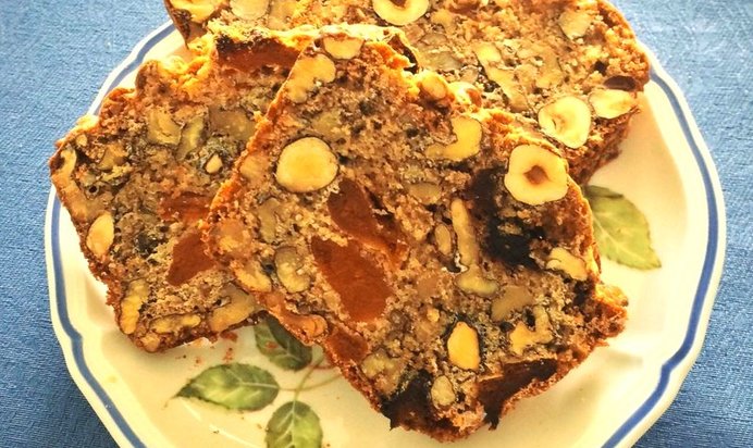 Ванильный кекс с сухофруктами и орехами