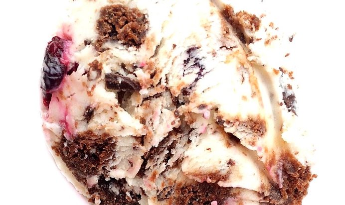 Мороженое со вкусом торта «Черный лес»