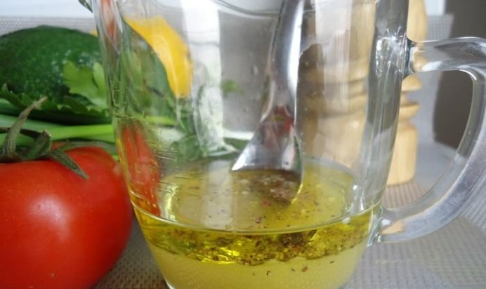 Заправка для салата с креветками и авокадо