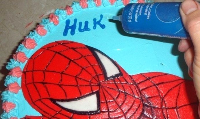 Торт бисквитный Человек-паук