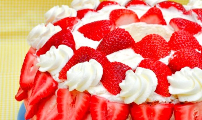 Бисквитный клубничный торт