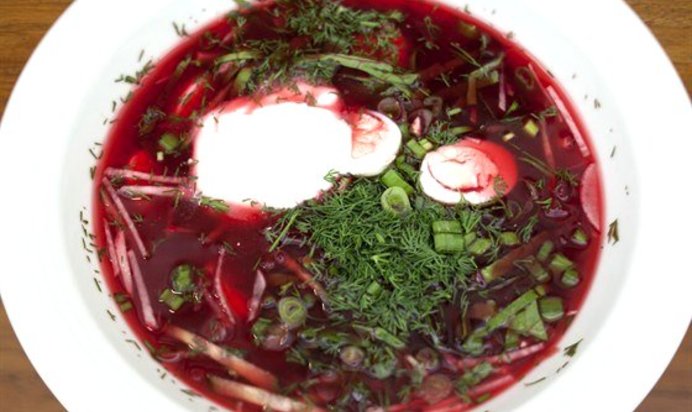 Свекольник с перепелиными яйцам