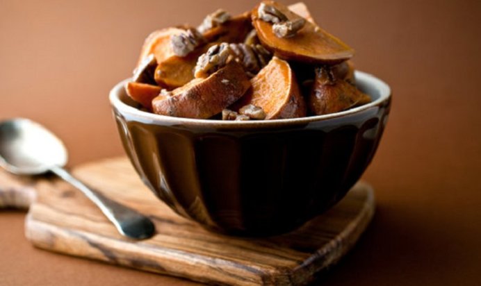 Батат с кленовым сиропом и орехом пекан