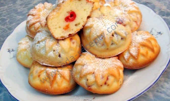 Сметанные кексы с сухофруктами