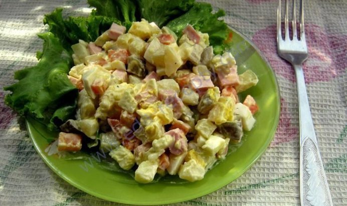 Салат зимний Оливье с яблоком