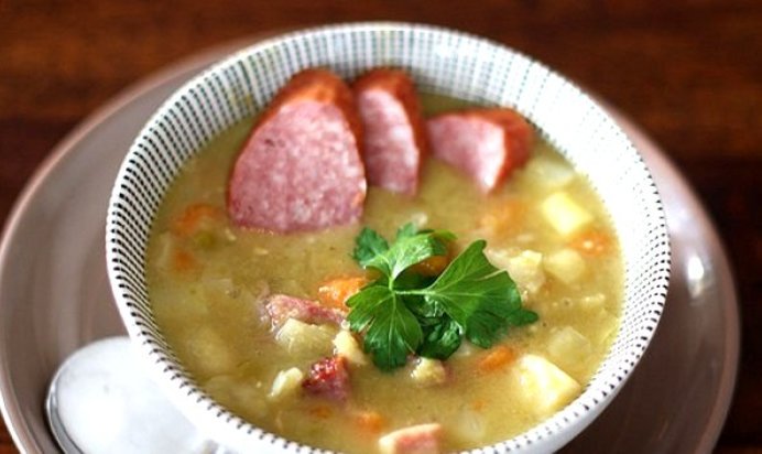 Гороховый суп с колбасой