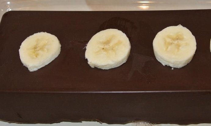 Фруктовый торт в шоколаде