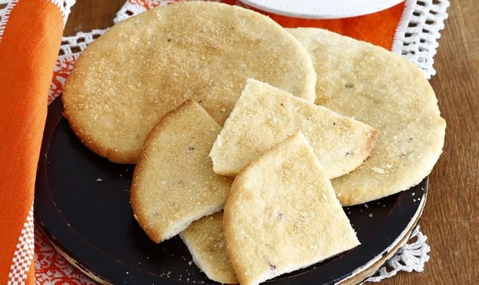 Торта де асьетас, сладкие хрустящие лепешки